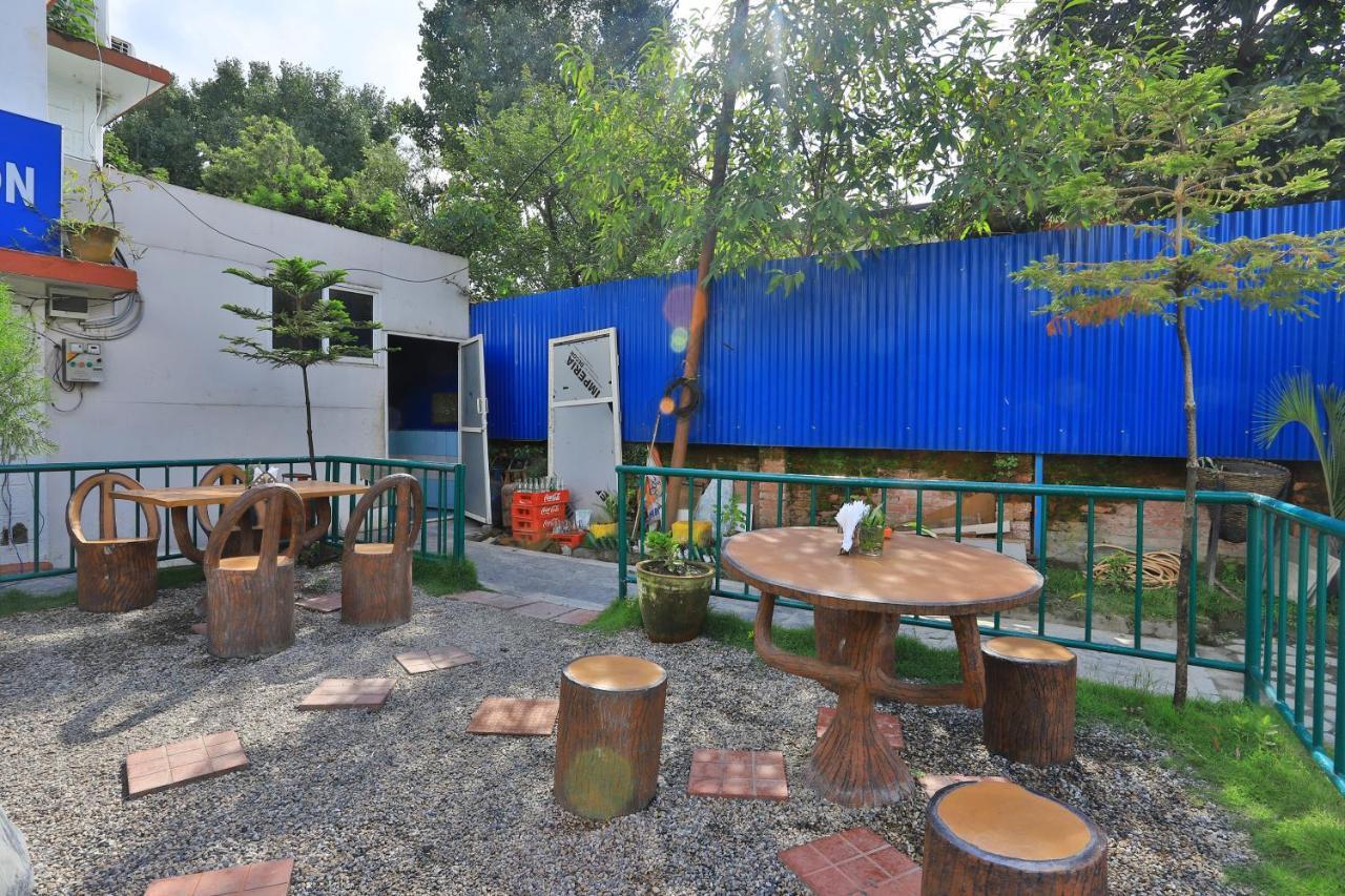 Dharampur Oyo 591 Hotel Blue Moon מראה חיצוני תמונה