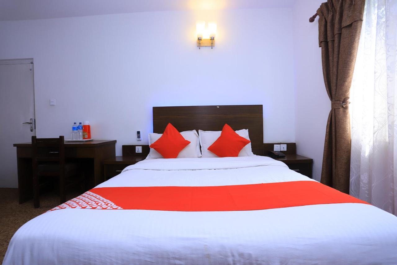Dharampur Oyo 591 Hotel Blue Moon מראה חיצוני תמונה