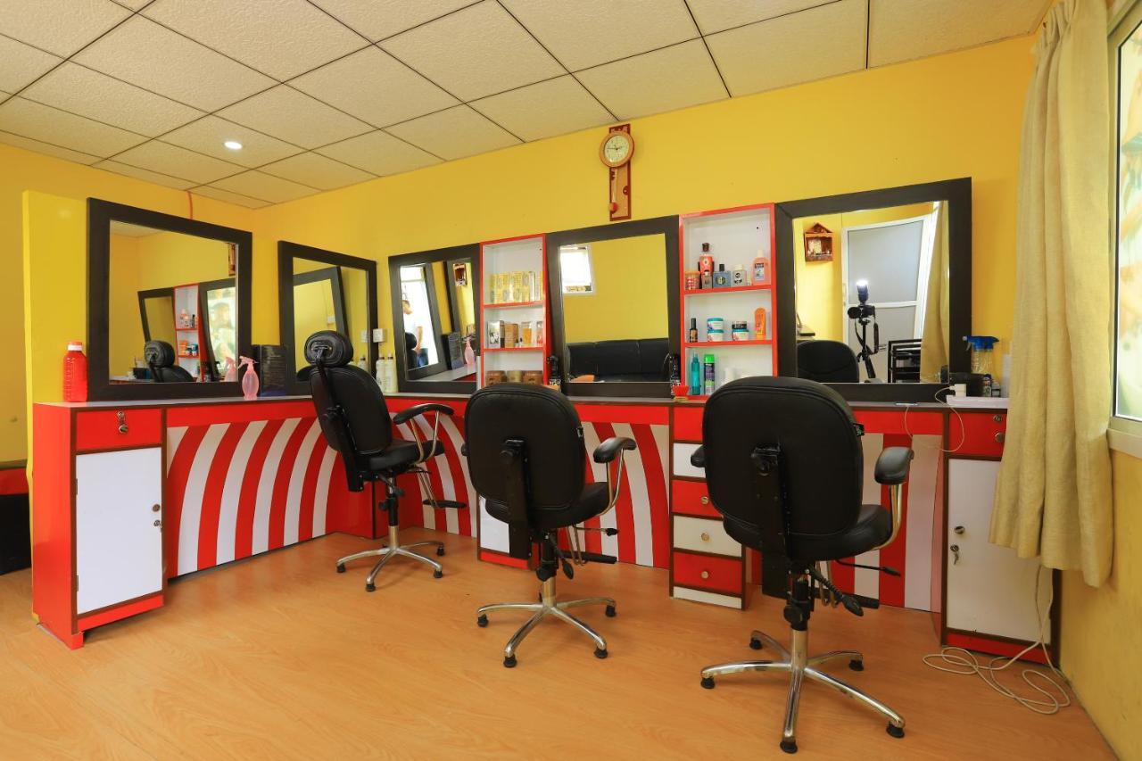 Dharampur Oyo 591 Hotel Blue Moon מראה חיצוני תמונה