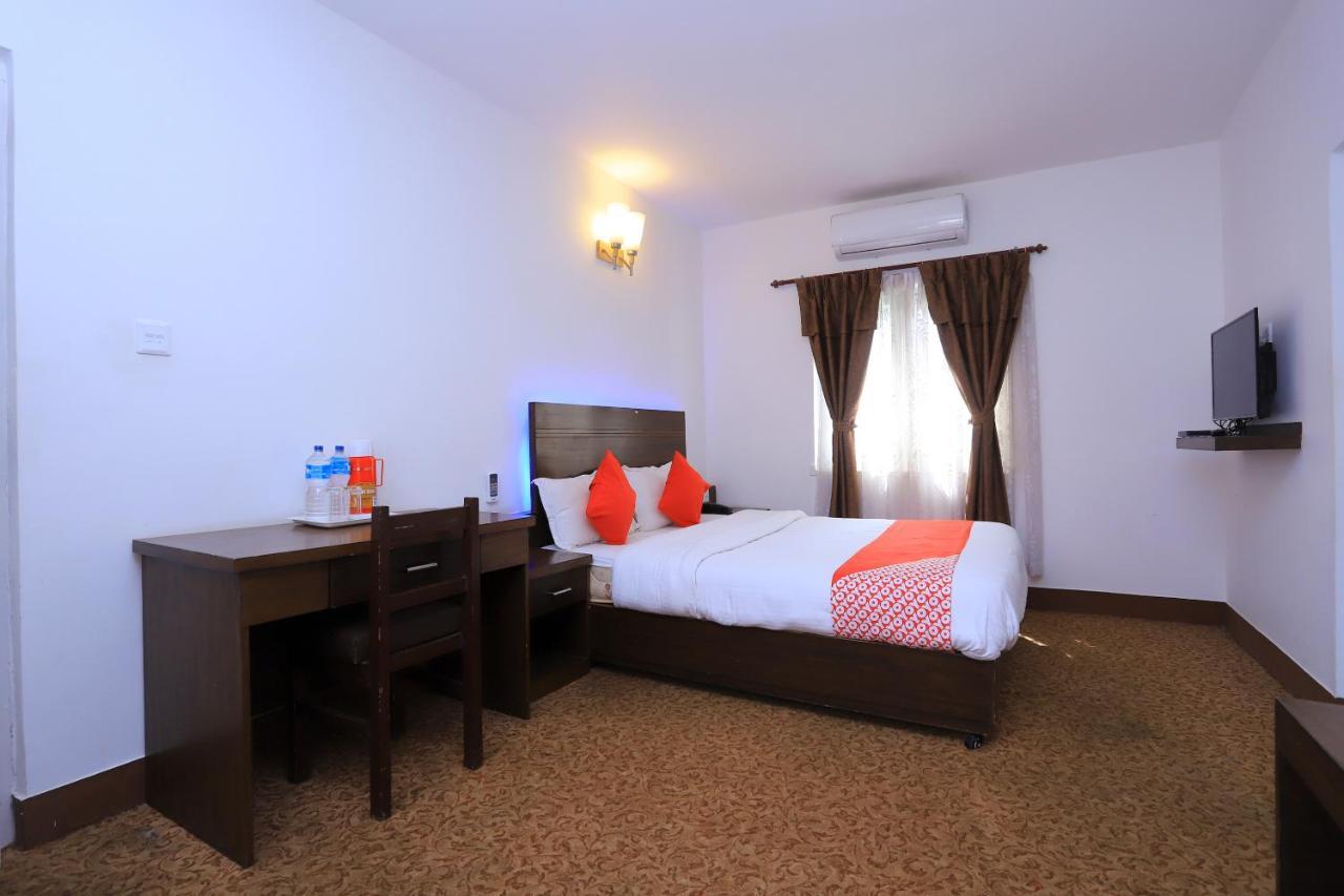 Dharampur Oyo 591 Hotel Blue Moon מראה חיצוני תמונה