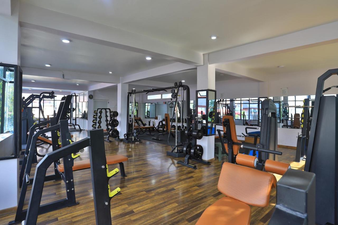 Dharampur Oyo 591 Hotel Blue Moon מראה חיצוני תמונה